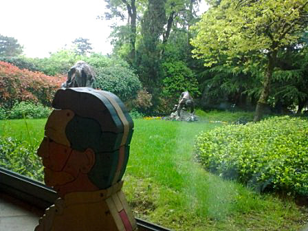 Uno scorcio del giardino esterno.