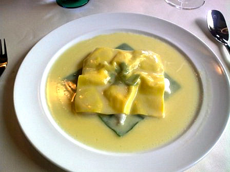 Il Raviolo Aperto di Gualtiero Marchesi.