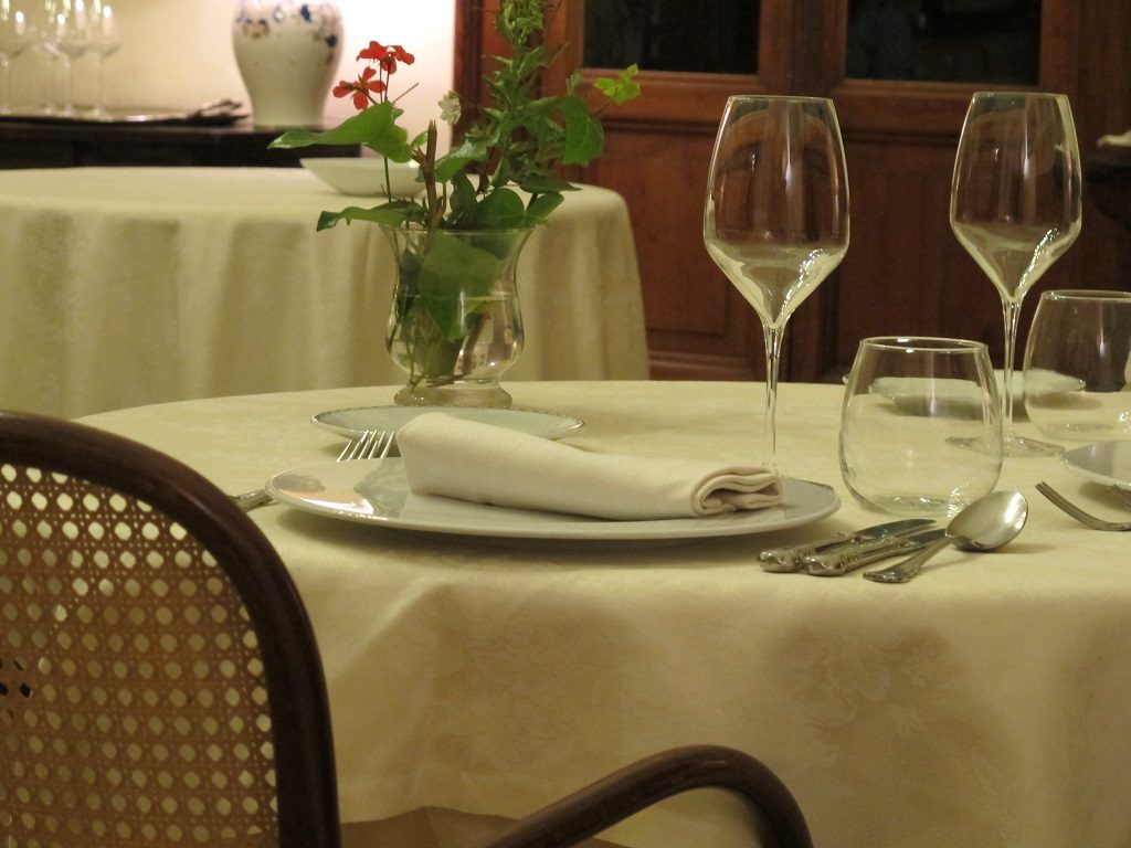 L'elegante mise en place di Villa Roncalli.