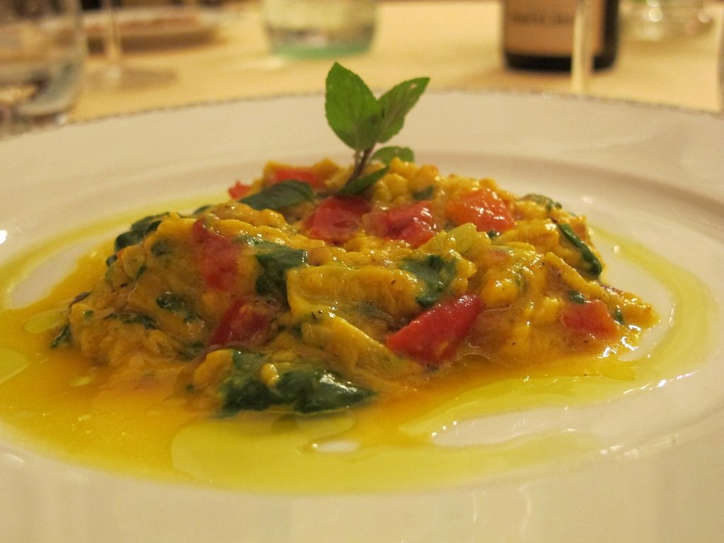 La frittatina con pomodorini, menta, cipolle ed erbe amare. Semplicemente straordinaria.
