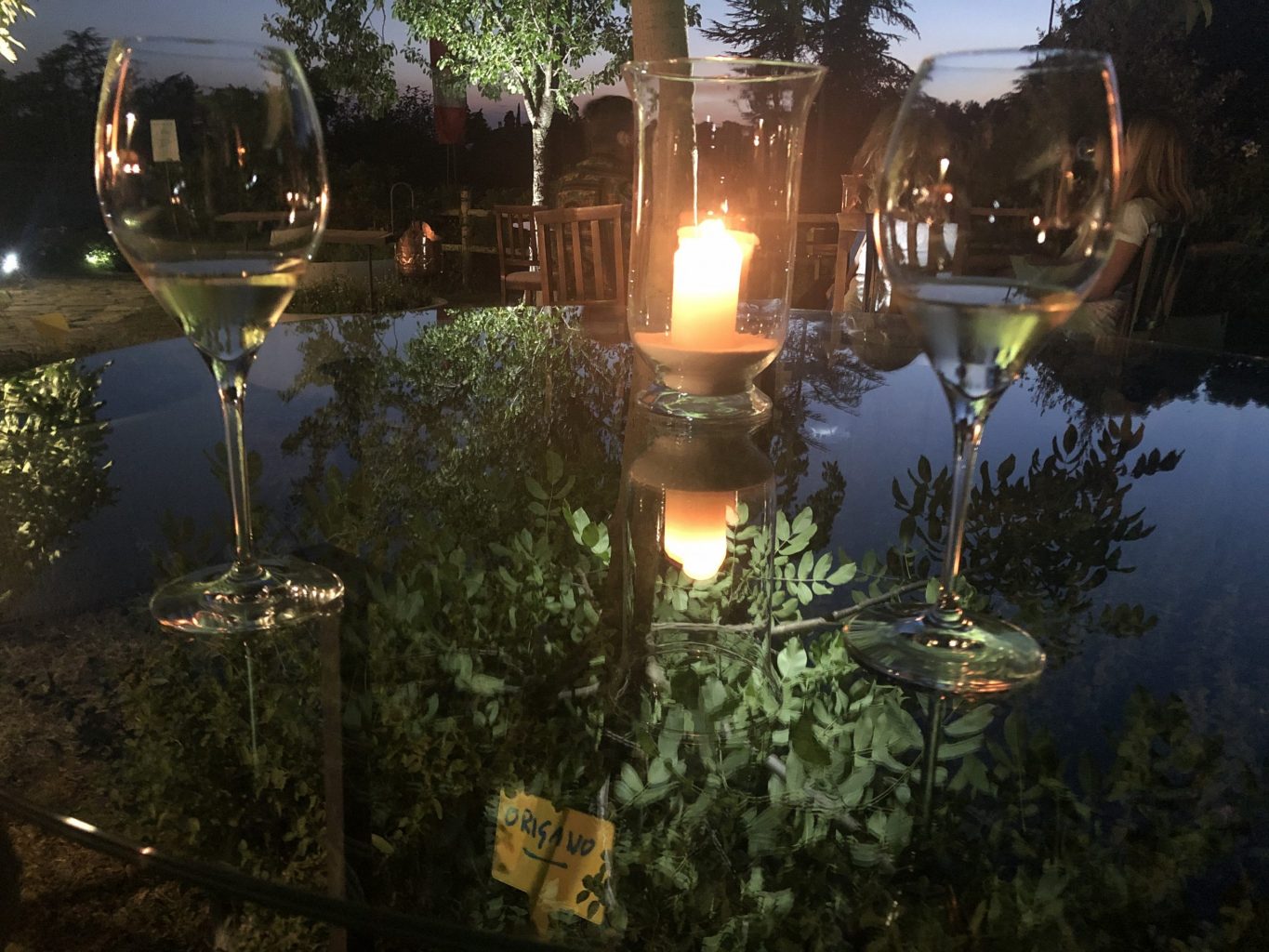 L'aperitivo nel giardino del ristorante Silene.