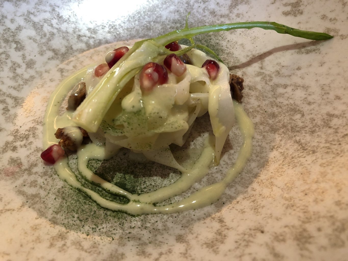 Fettuccine di seppia, puntarelle, fichi secchi, ceviche di seppia di Giulio Terrinoni.