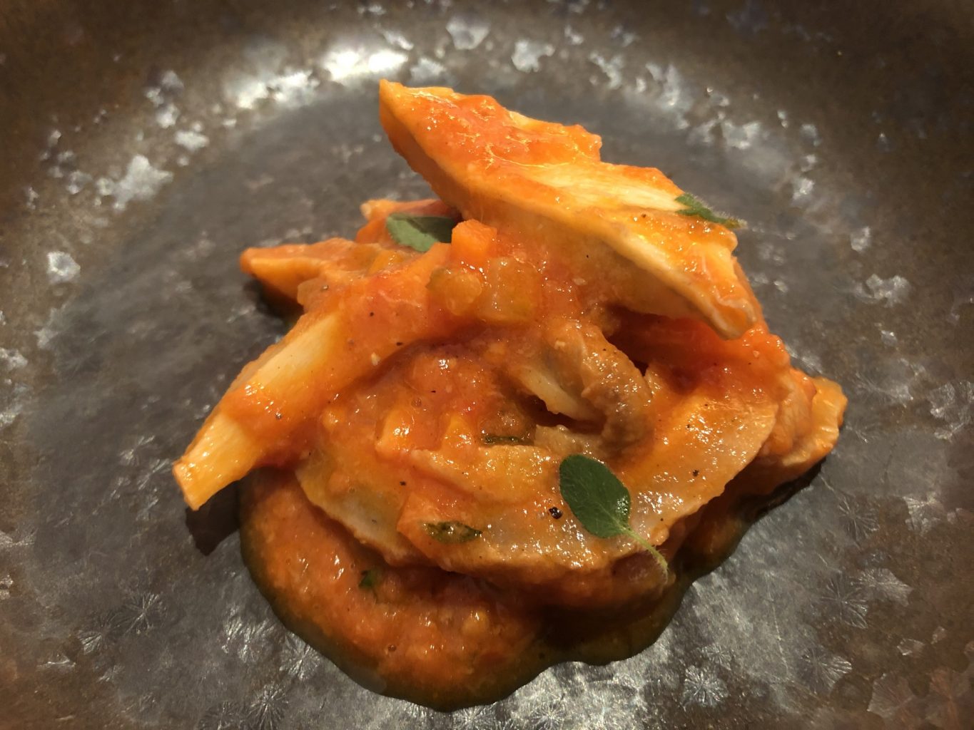 La trippa di rana pescatrice, pomodoro e mentuccia.