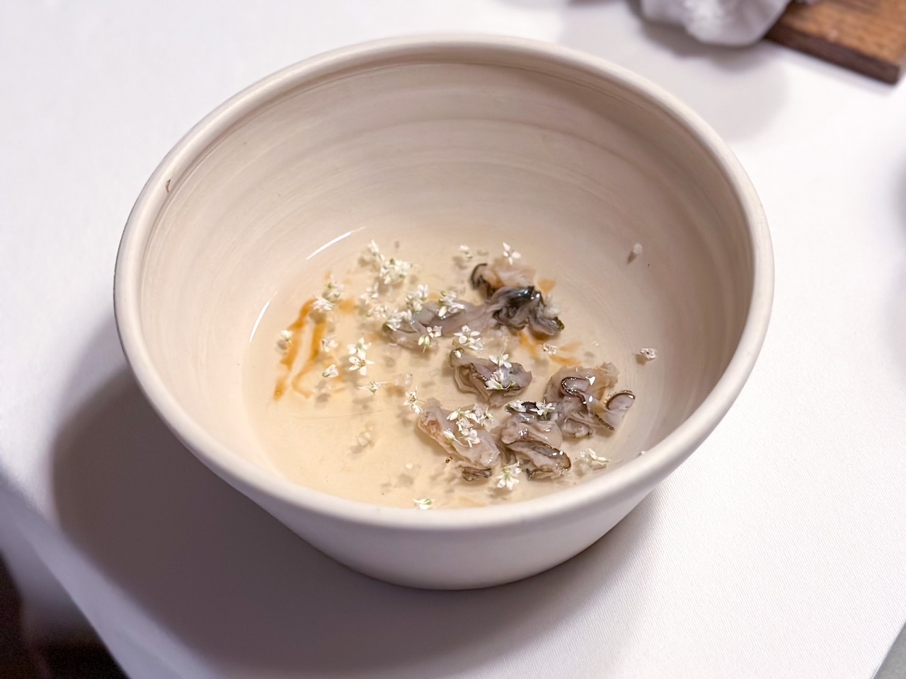 Salsa di ostriche naturale asiatica nella ciotola