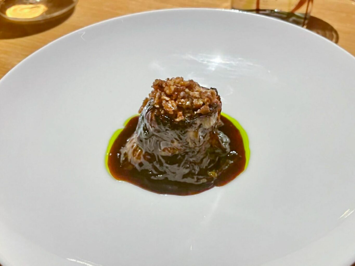Radicchio al barbecue, aceto di sambuco, prugne umeboshi e pinoli