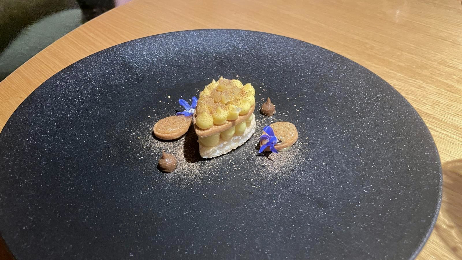 Lemon tarte, olio all'alloro.