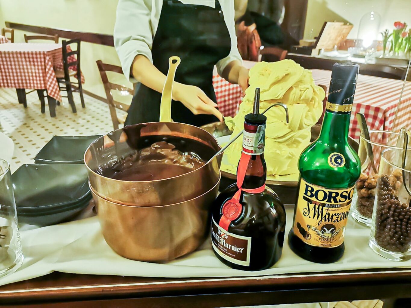 La montagna di gelato alla crema montato al momento