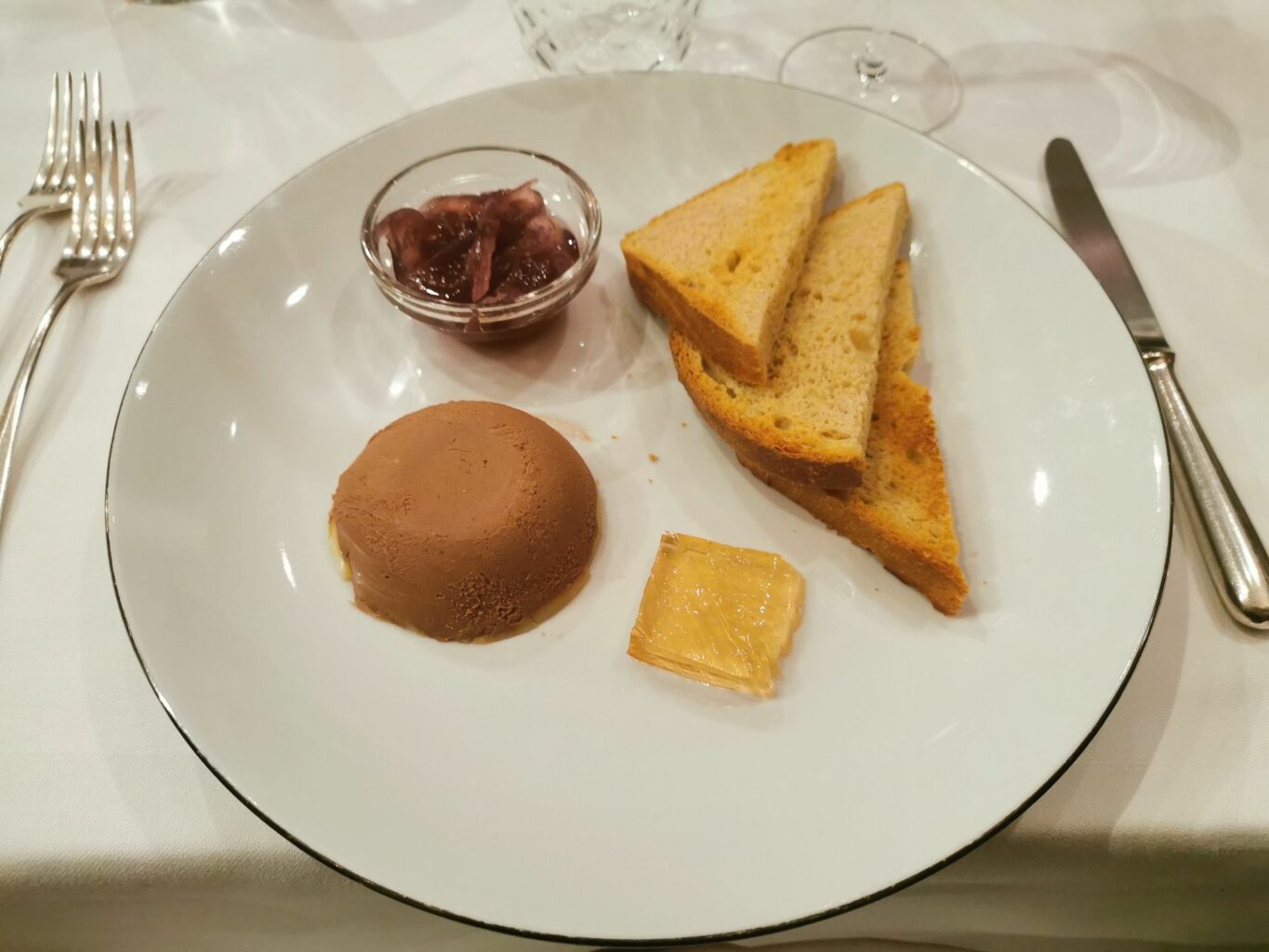 Paté di fegatini con caramella di pignoletto passito e confettura di cipolle rosse della Trattoria Da Amerigo
