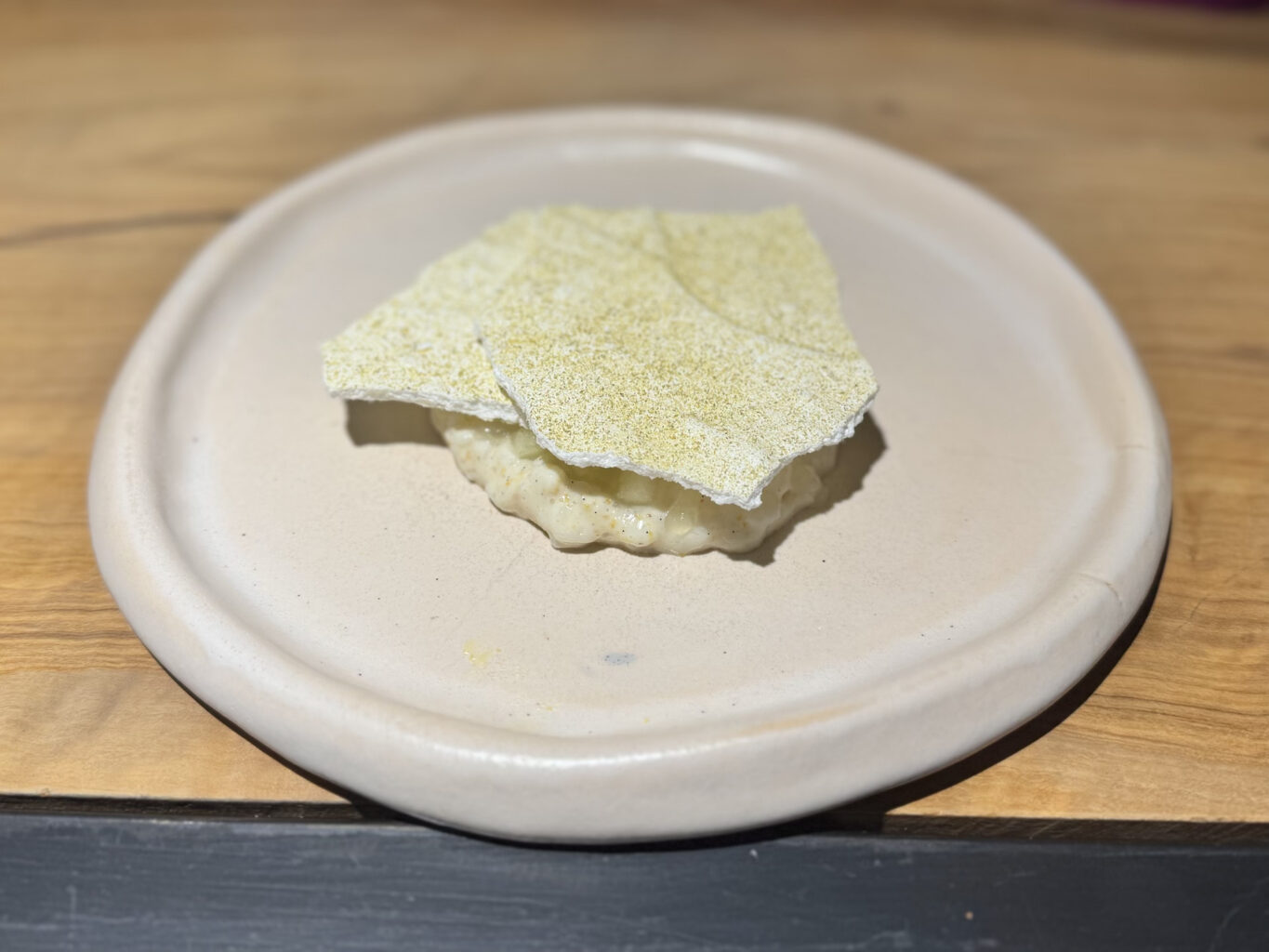 Riso, crema di latte, mela verde e meringa alla camomilla