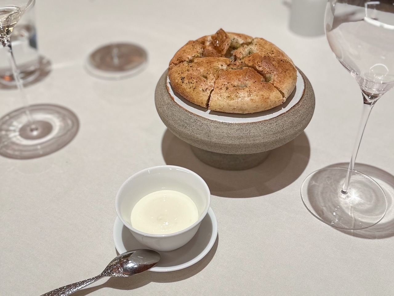 Focaccia di patate e squacquerone del ristorante 12 apostoli