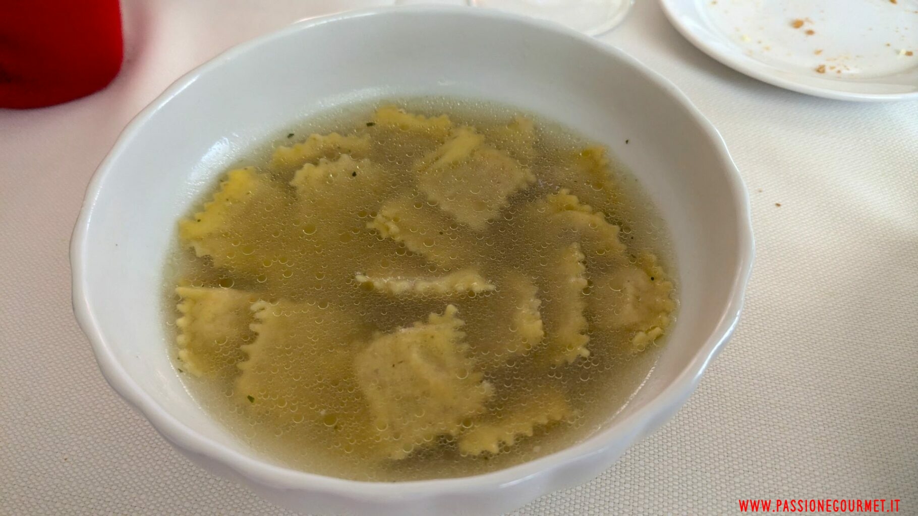 Ravioli in brodo di magatello.