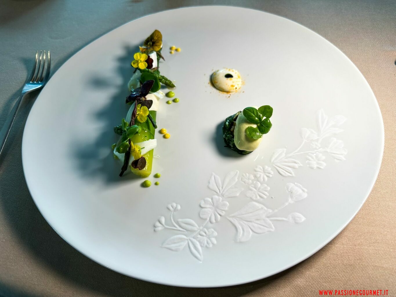 Asparago, fiori d'arancio e Parmigiano Reggiano.