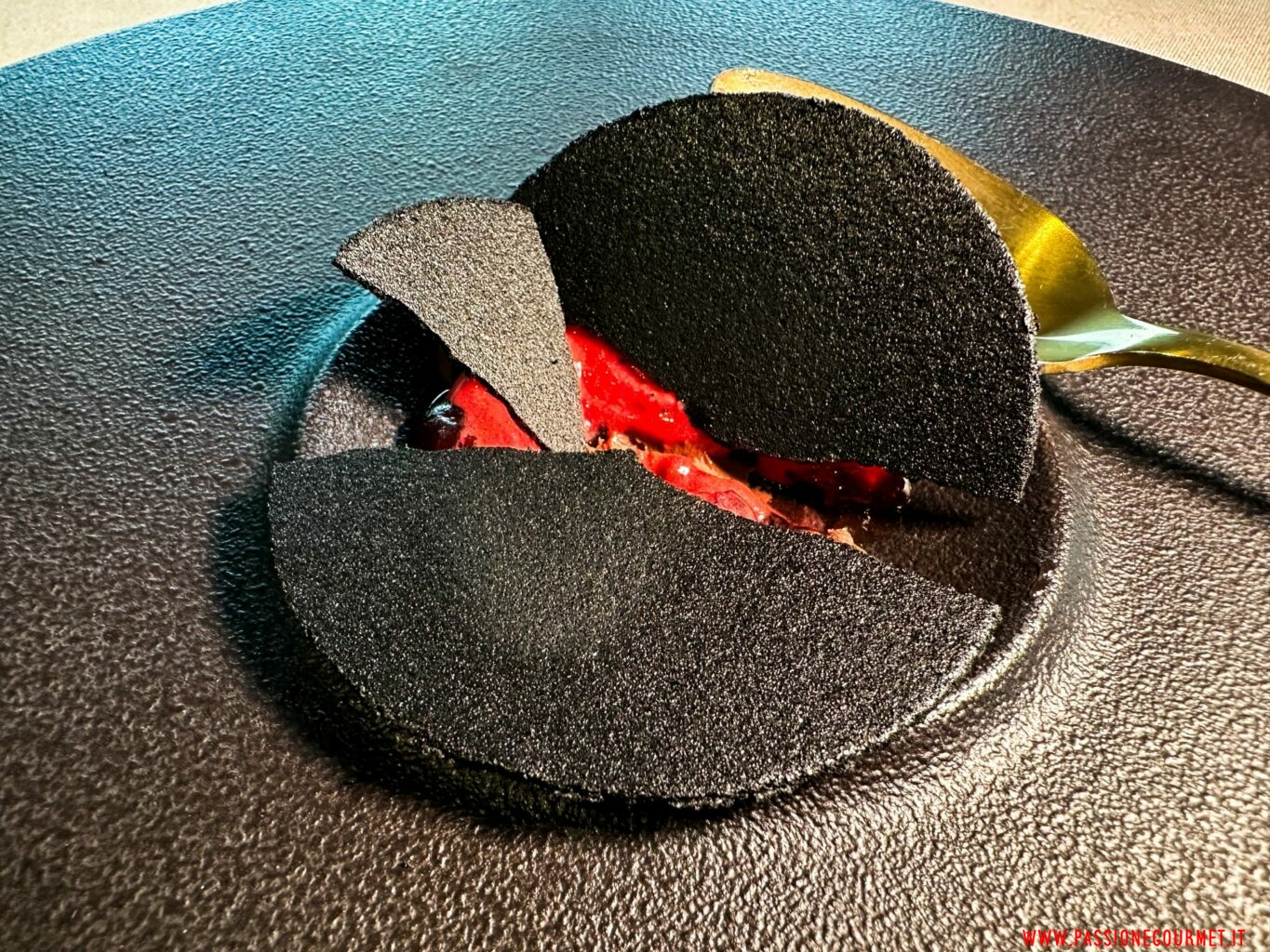 ...amarene, chiodi di garofano, ganache al cioccolato, sorbetto di lampone.