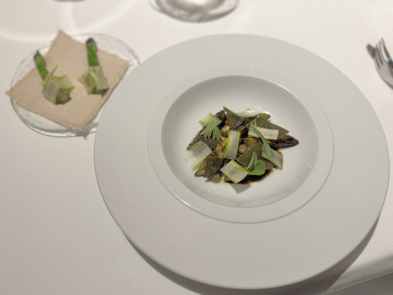 Asparagi, capperi e dragoncello (in doppio servizio).