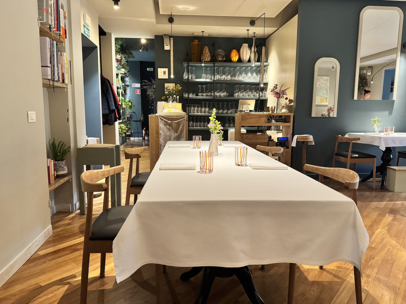 L’angolo bar nella sala del ristorante Abocar Due Cucine