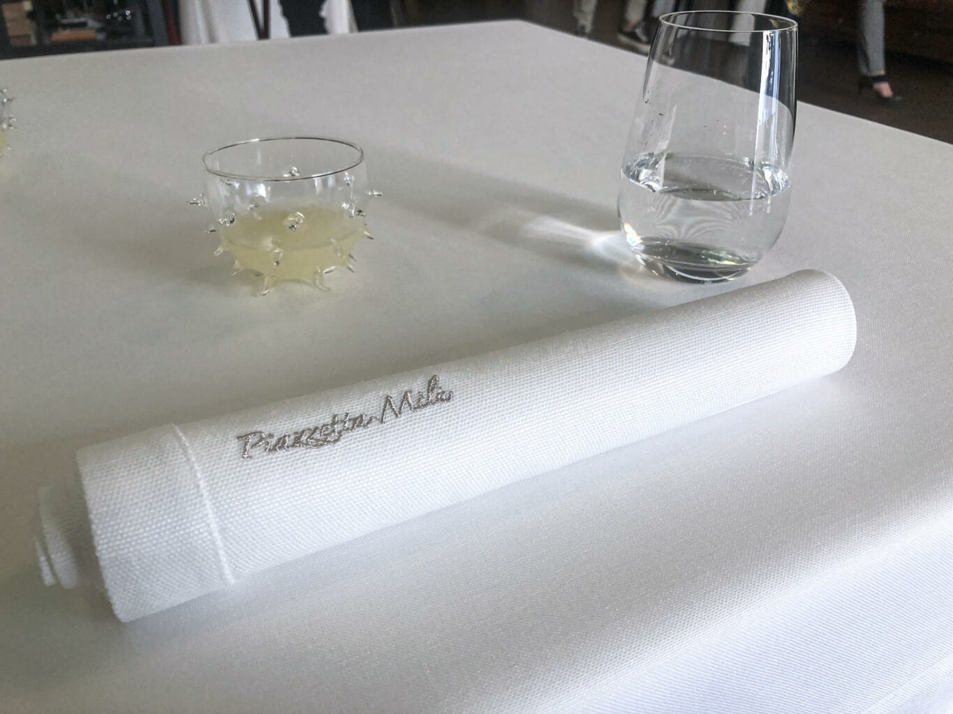 Mise en place in sala.