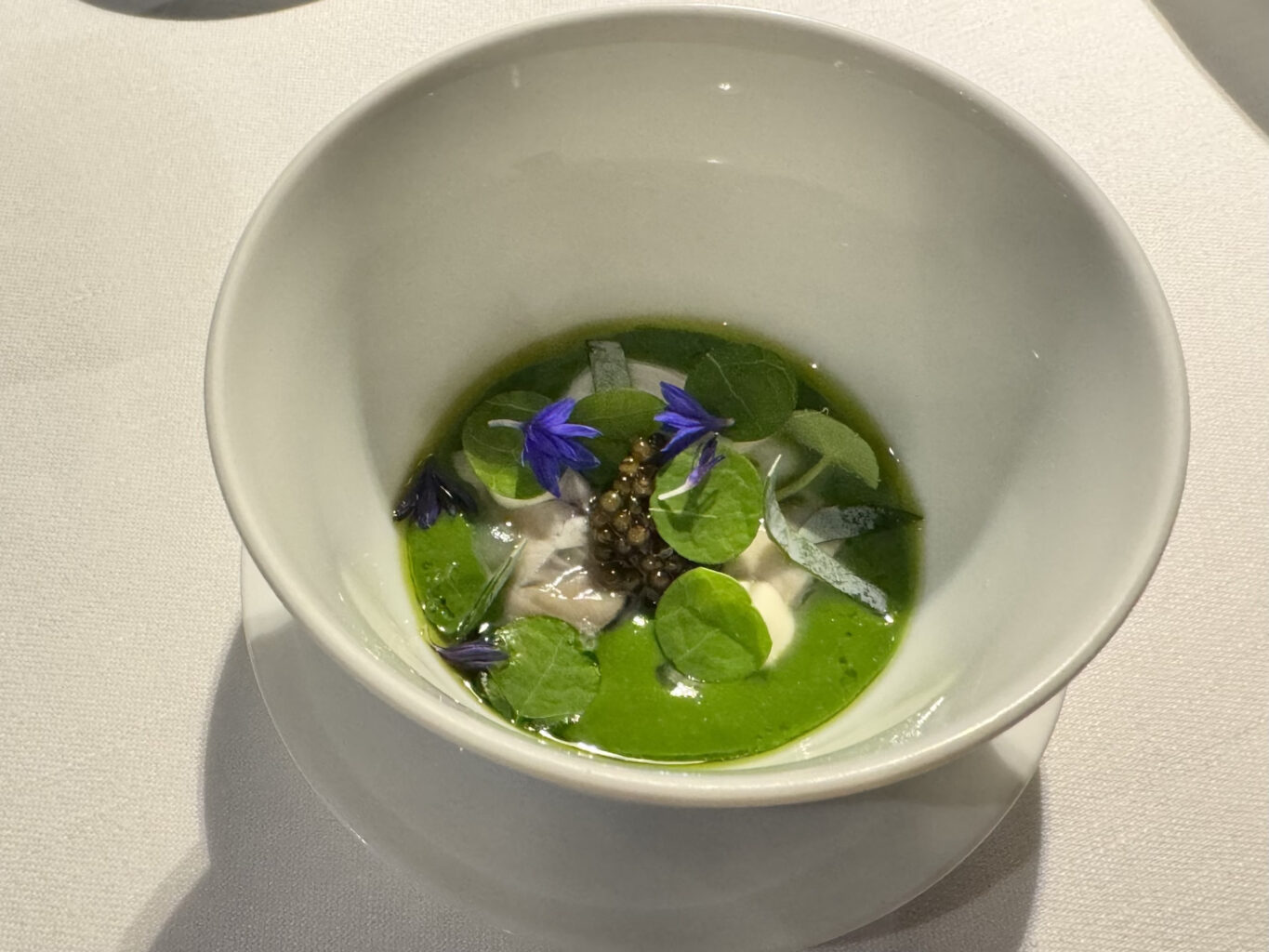 Ostrica, cime di rapa, mandorla e caviale Oscietra del ristorante magnolia
