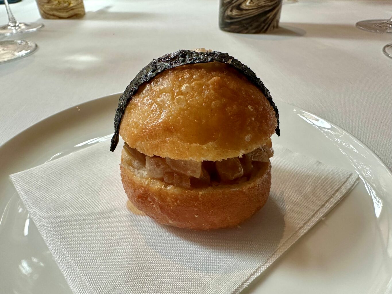 Panino fritto, tartare di branzino, salsa ponzu