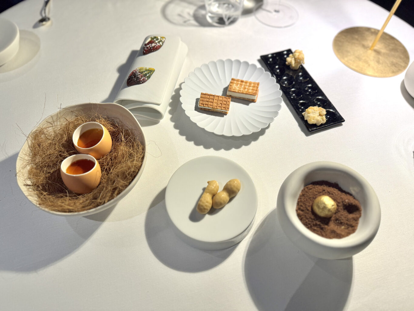L’elegante piccola pasticceria…