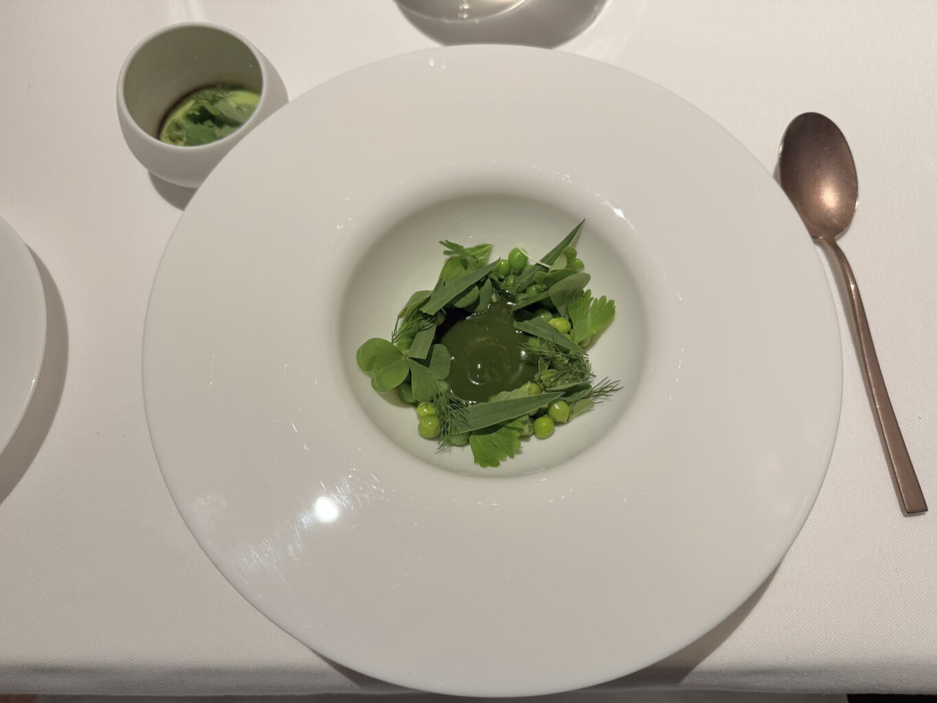 Piselli, cocco e salvia (in doppio servizio) del ristorante Abocar Due Cucine