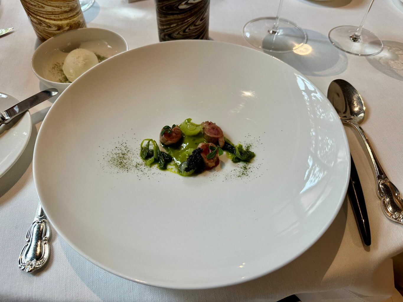 Rognone di coniglio, verjus e levistico.