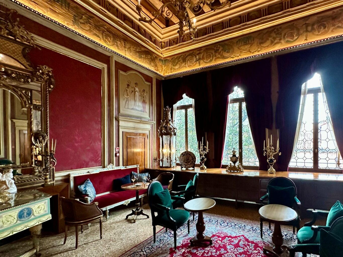 Sala per aperitivo del ristorante Glam.