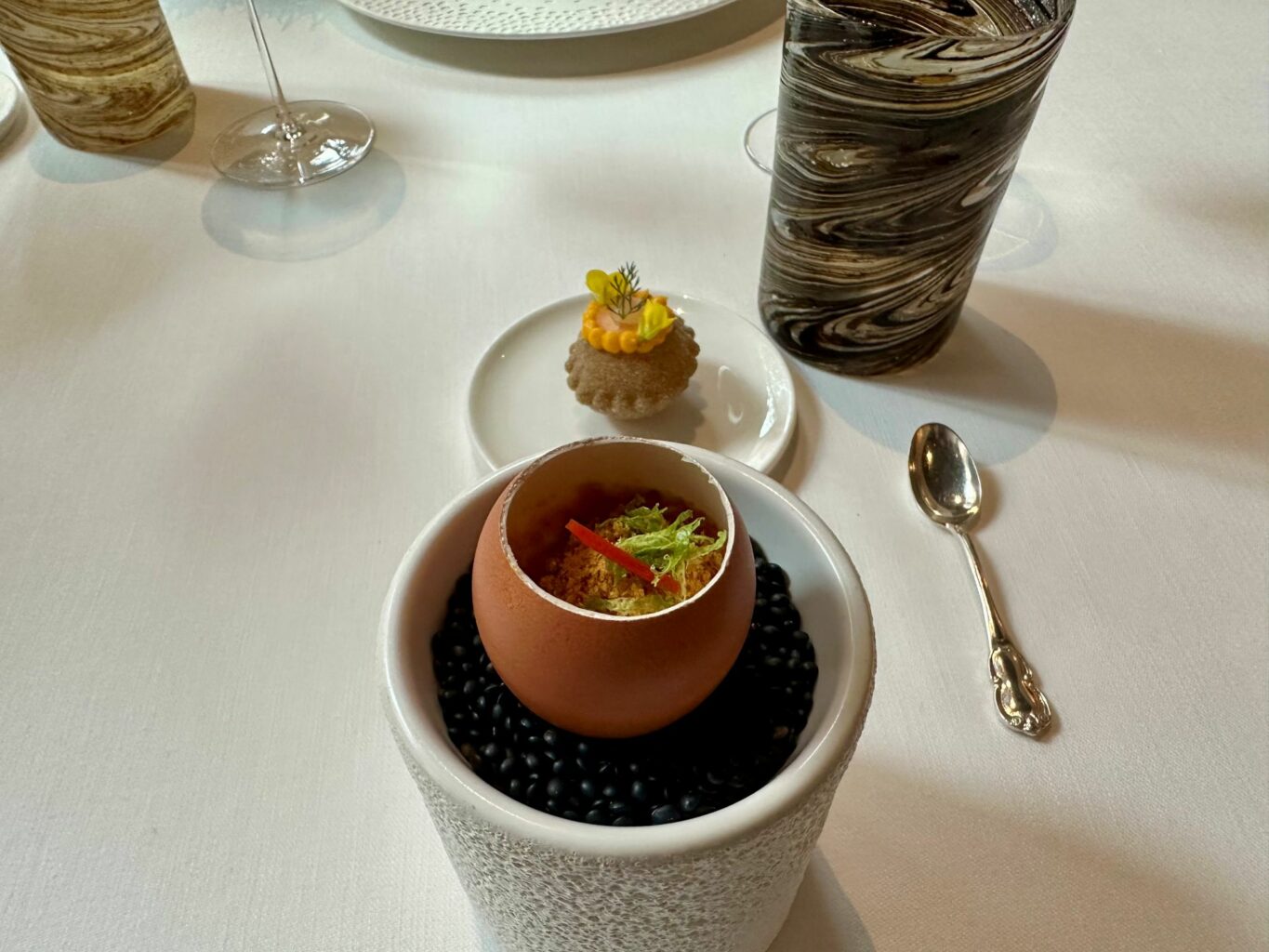 Uovo, bottarga, lime e peperoncino.