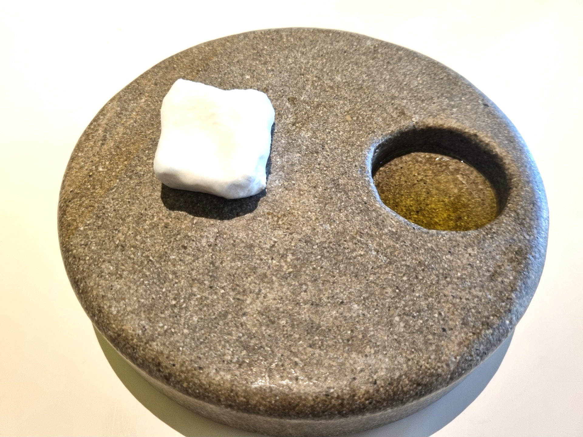 Controfiletto con olio marinato del ristorante Aqua Crua.