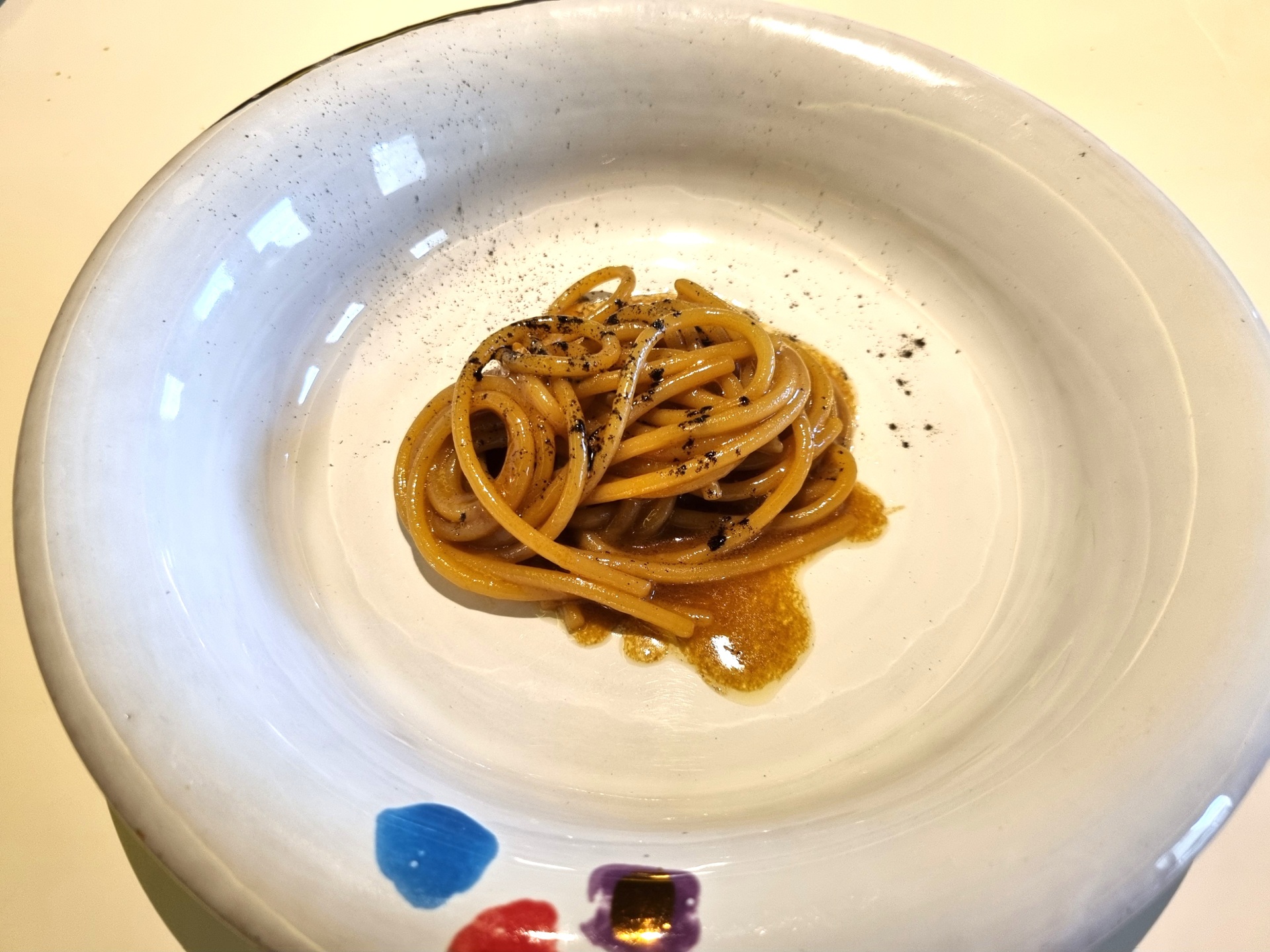 Spaghetto con miso di manzo, spore koji e aglio.