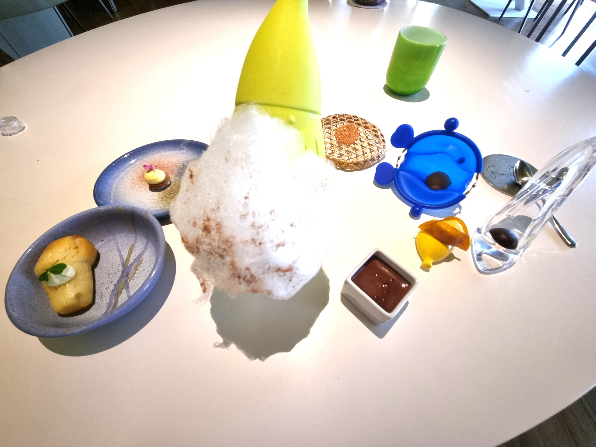 La piccola pasticceria del ristorante Aqua Crua.