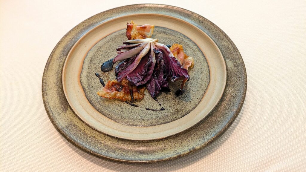Radicchio, guanciale e liquirizia del ristorante Cucina Rambaldi.