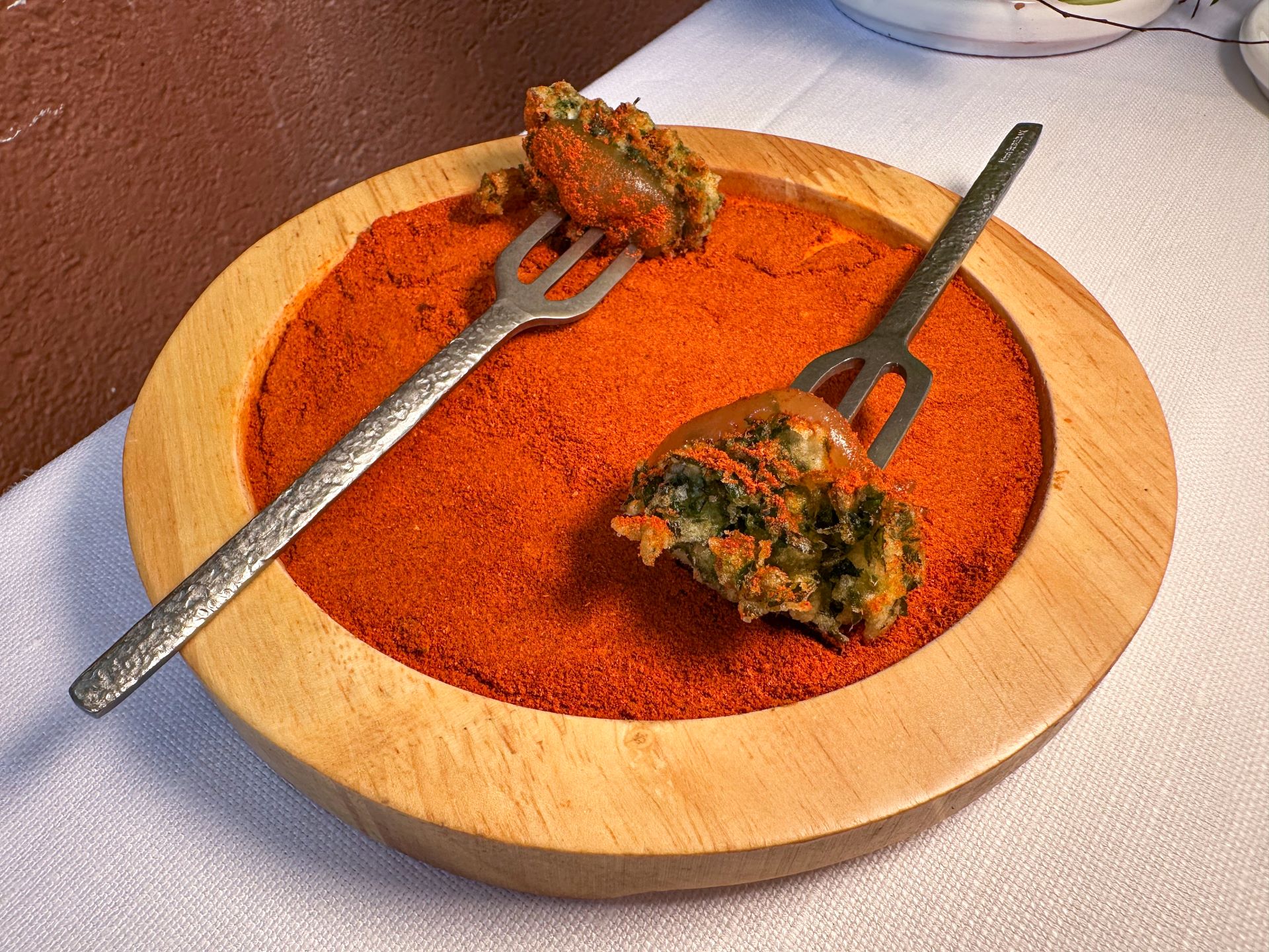 Frittella di lievito madre, Buon Enrico , cotognata e paprika del ristorante MoS.