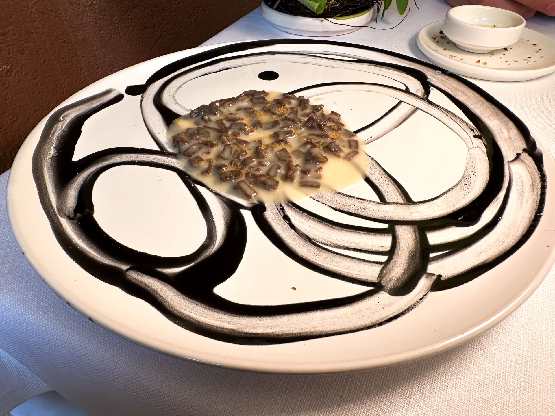 Riso di pane, siero maturato, lisca di lago essiccata del ristorante MoS.