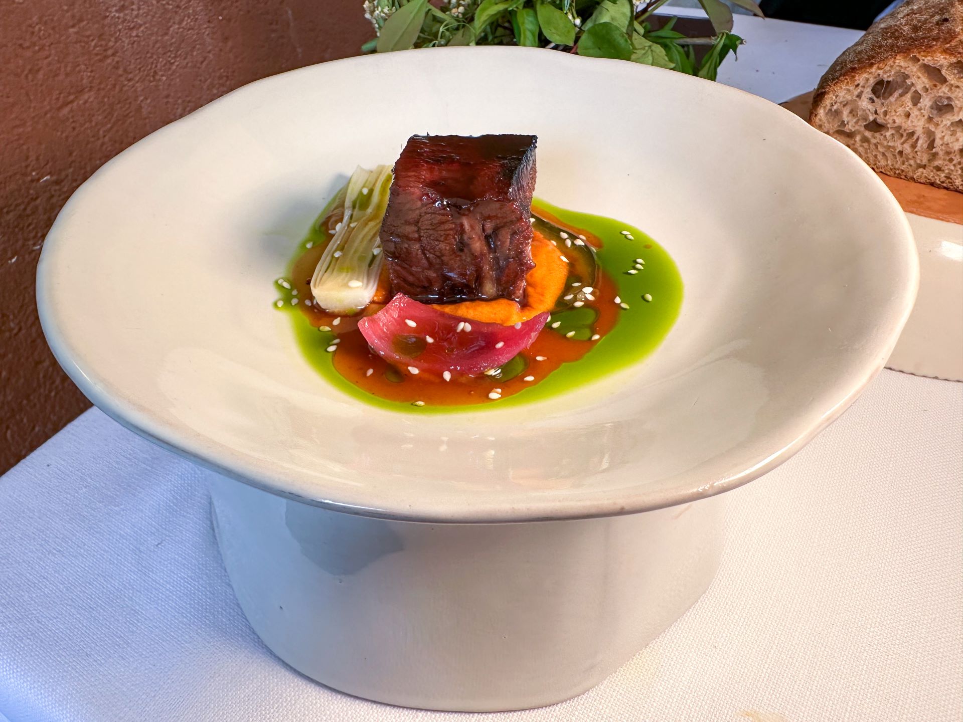 Lingua allo spiedo, salsa charcutiere, jus poivrade del ristorante MoS.