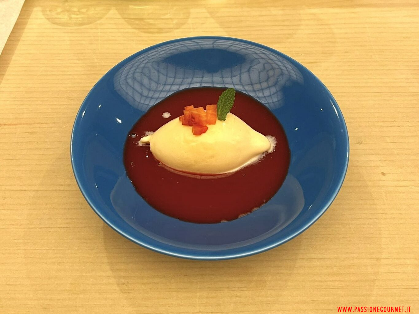 gelato alla crema con crema di fragole del ristorante Roketsu