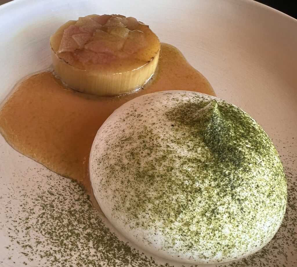 Baba, vaniglia e agrumi del ristorante Louis XV.