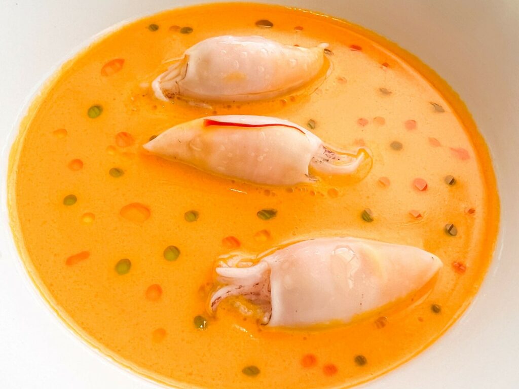 Zafferano e Calamaretti di Villefranche del ristorante Mirazur.
