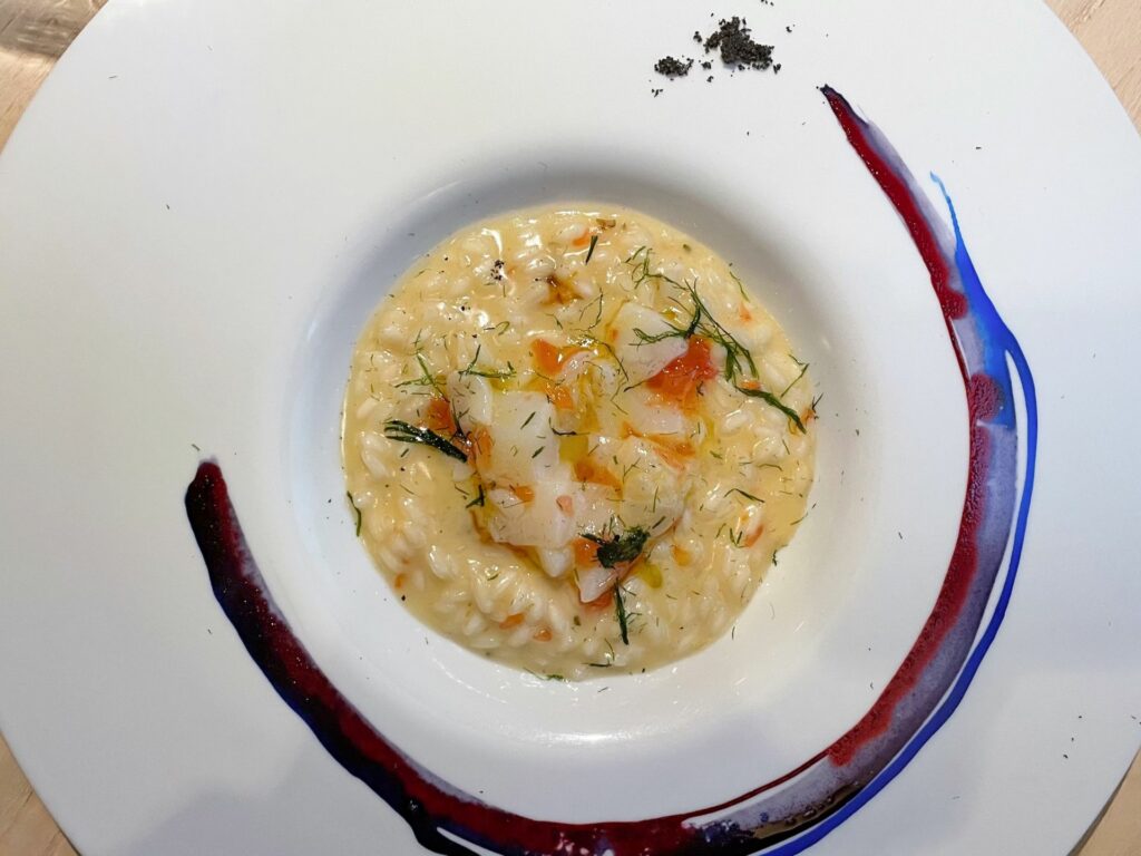 Risotto con capesante, pompelmo e geranio – Inverno 2024.