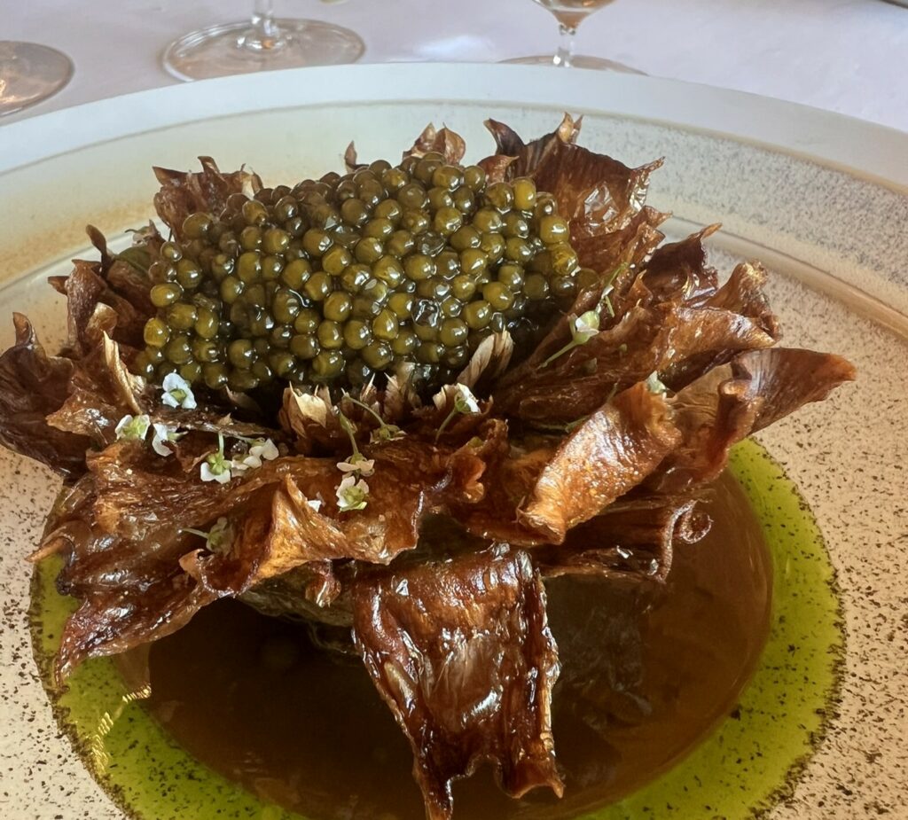 Carciofo, anemone e caviale del ristorante Louis XV