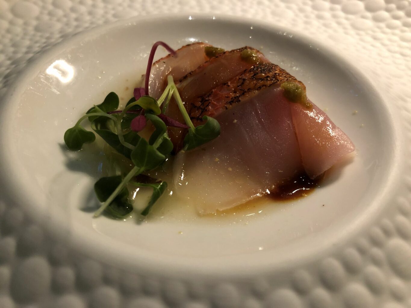 Carpaccio di berice, yuzukoshō, kombudashi dell' Iyo Restaurant.