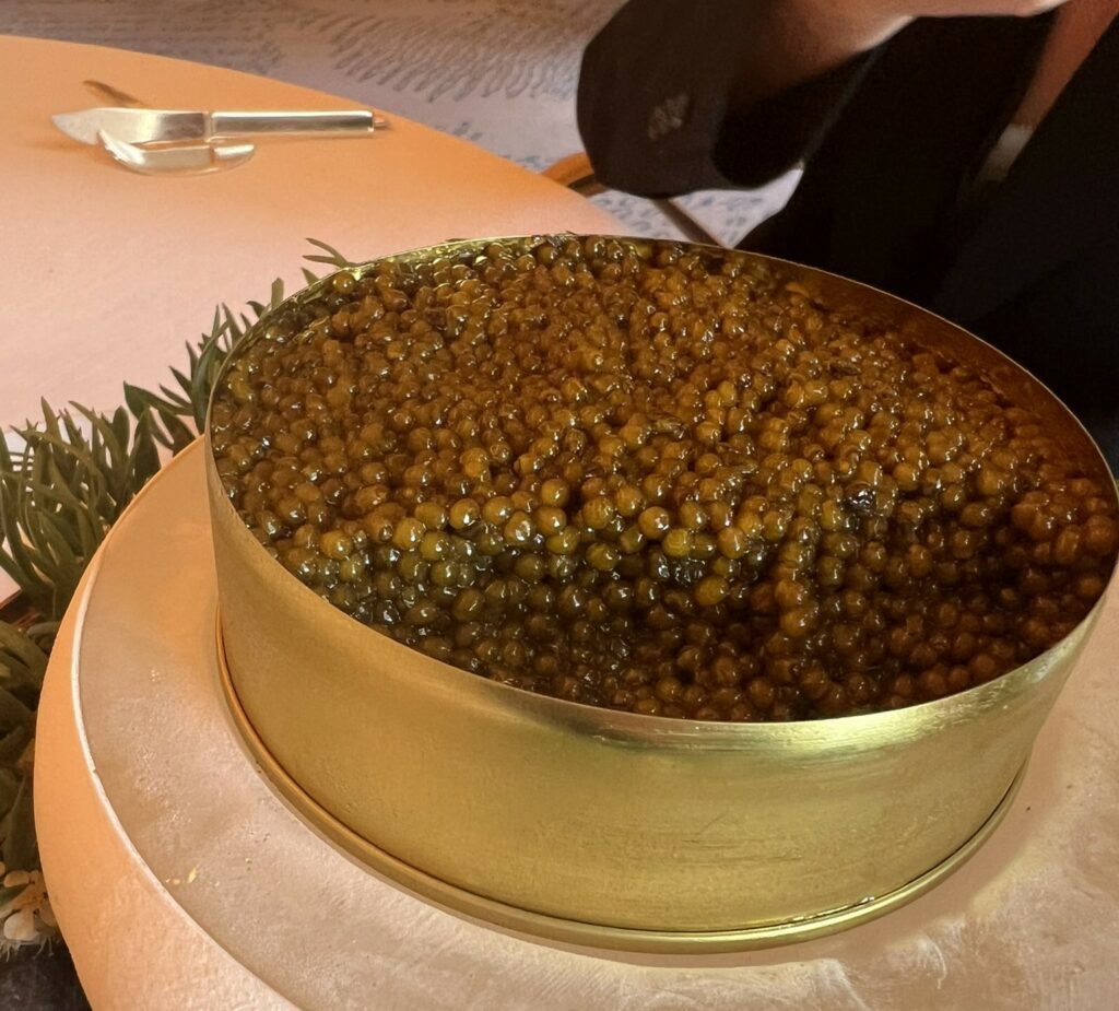 Il caviale servito nel ristorante Louis XV.