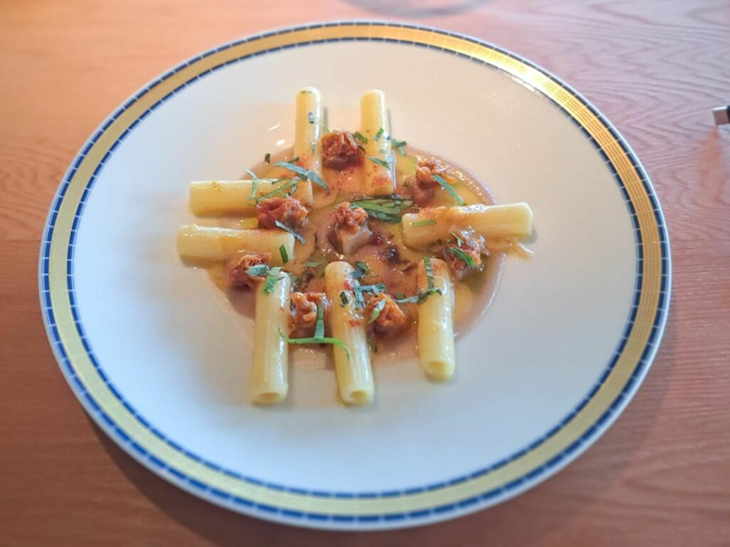 Genovese di tonno, kimchi di cipolla.