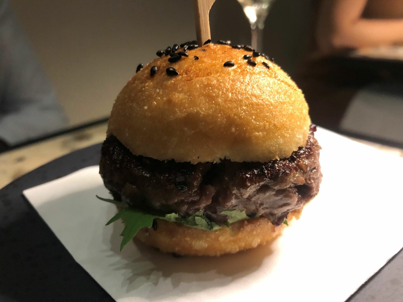 Hamburger di wagyu con cremoso al tartufo.