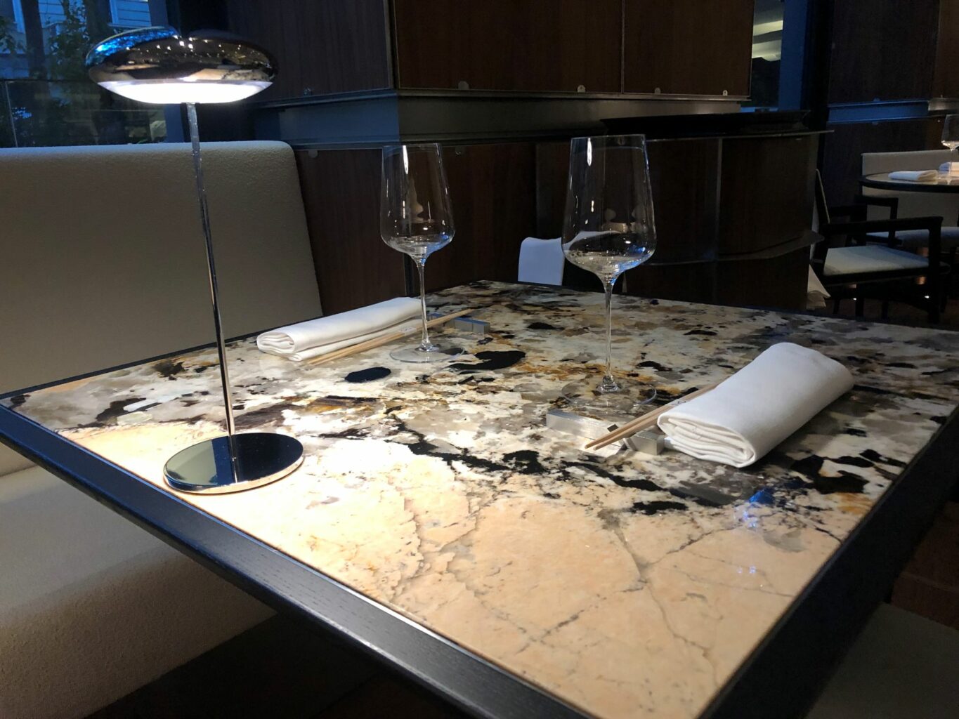 Gli interni dell'Iyo Restaurant.