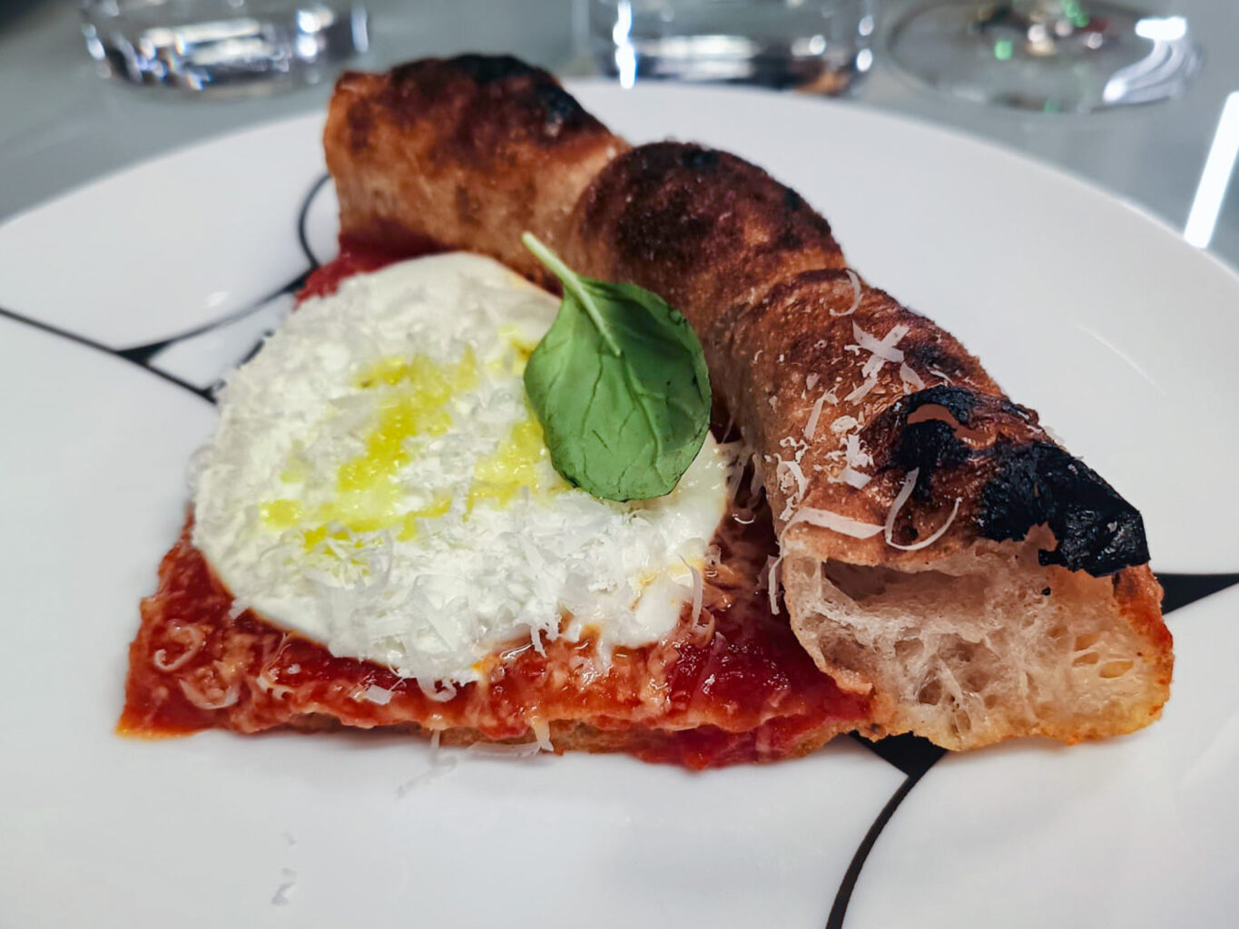 Margherita moderna della pizzeria Confine.