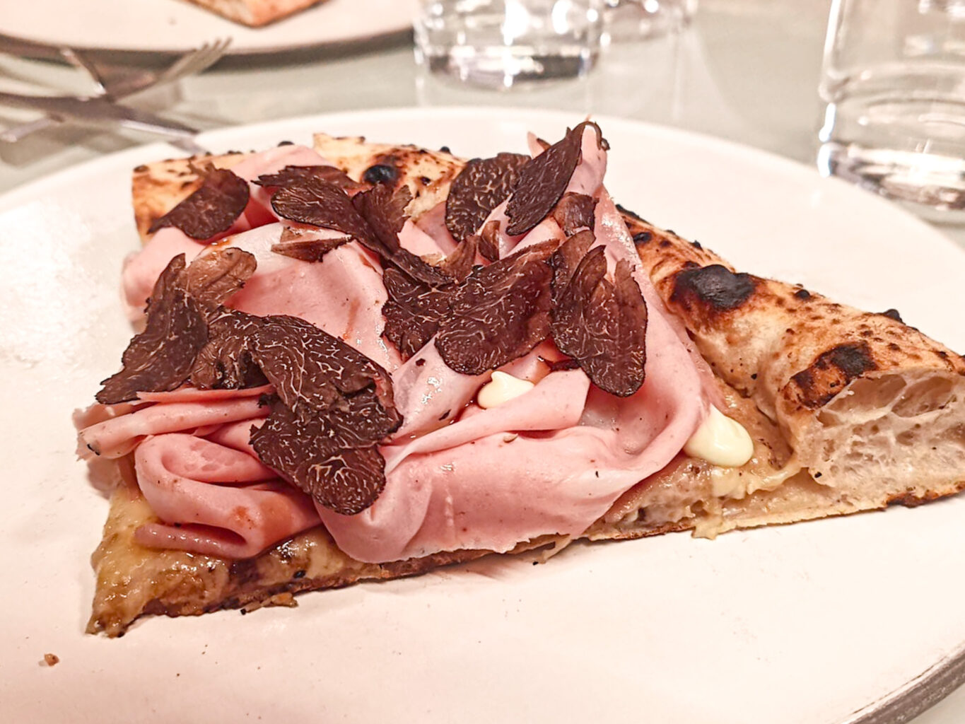 Maionese al rafano, tartufo nero, mortadella, Comté 18 mesi, aceto invecchiato.