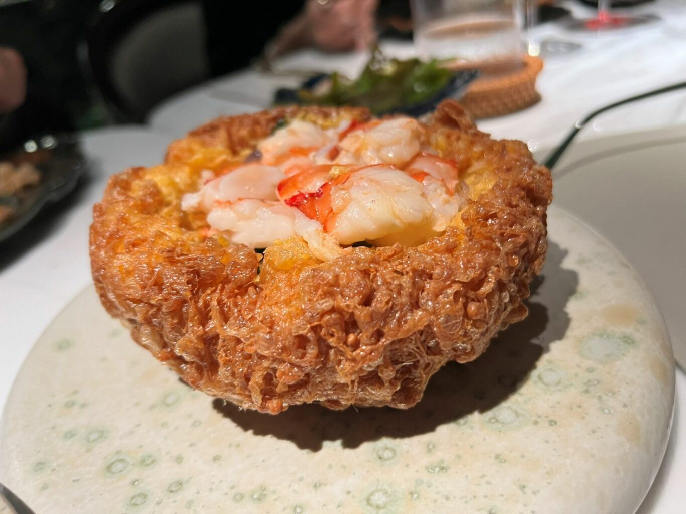 Omelette di gambero tigre, scalogno e basilico dolce thai del ristorante Sorn.