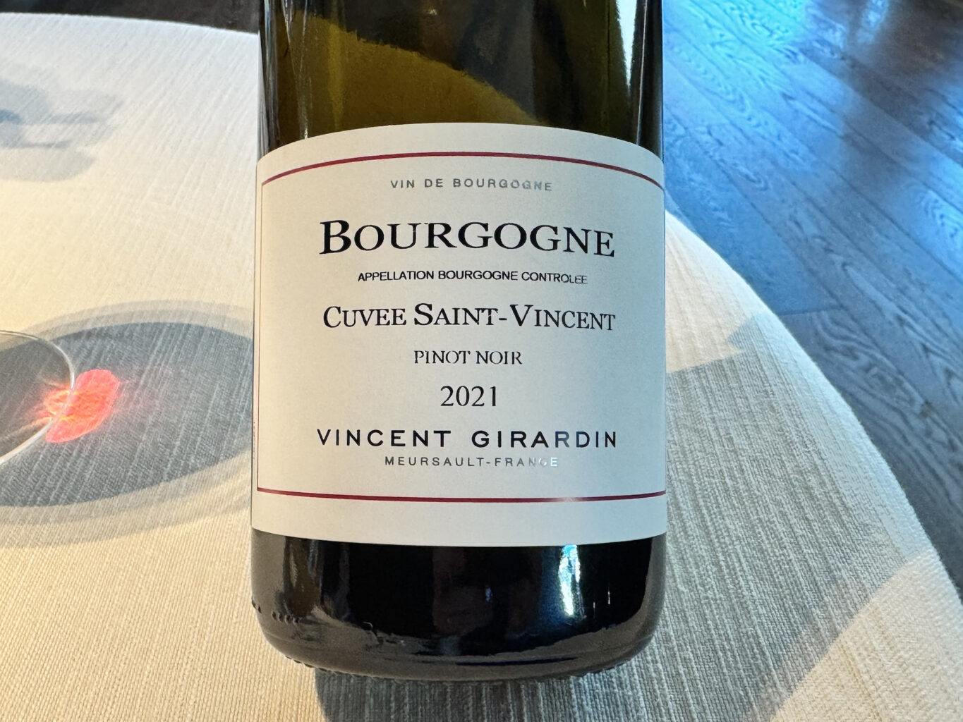 La piacevolezza di un pinot noir non particolarmente strutturato, e anche per tale motive in perfetta armonia con il baccalà.
