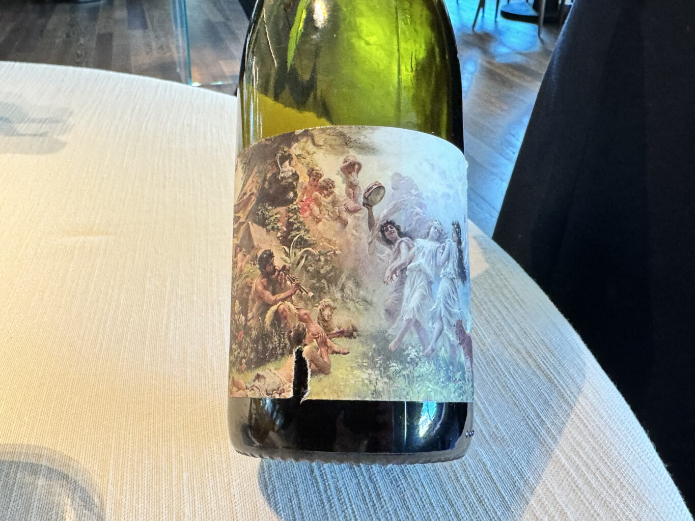Un interessantissimo 100% sangiovese non convenzionale in veste rosé, quasi croccante al
palato, con richiami di arancia sanguinella, sia al naso che in bocca; l’abbinamento cibo-vino più
intrigante del percorso (abbinato con il piatto da noi eletto quale il migliore).