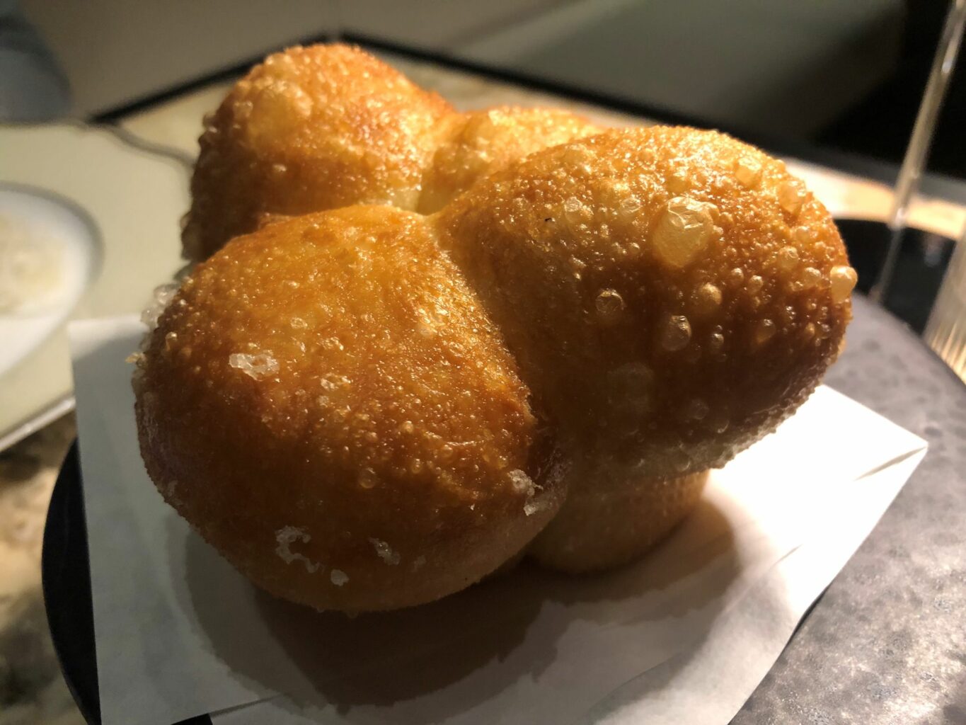 Shokupan cotto al vapore e fritto dell' Iyo Restaurant.